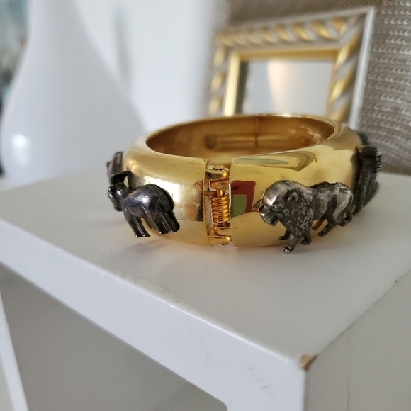 2/$35 Sale Fun Zoo Animal Bangle Bracelet Gold tone - Picture 7 of 11